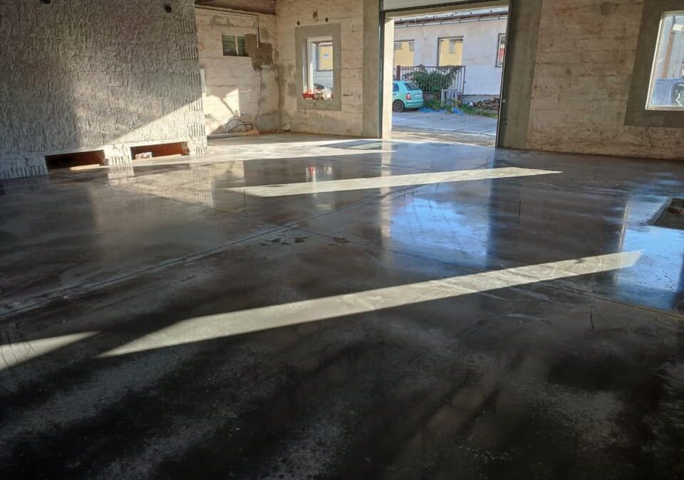 Leštěná betonová podlaha se vsypem Hradec Králové